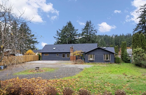 Burley House | Relaxing Beach House on Rocky Bay - waterfront!
