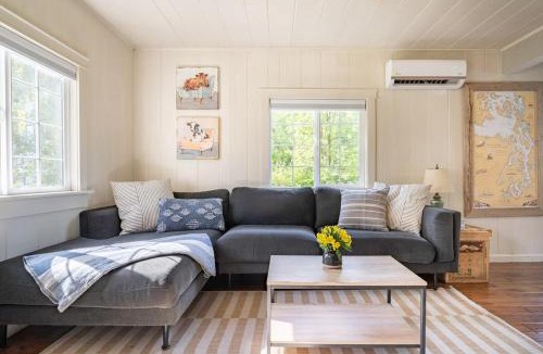 Gig Harbor House | Relaxing Farm Retreat- Fresh Eggs with Every Stay!