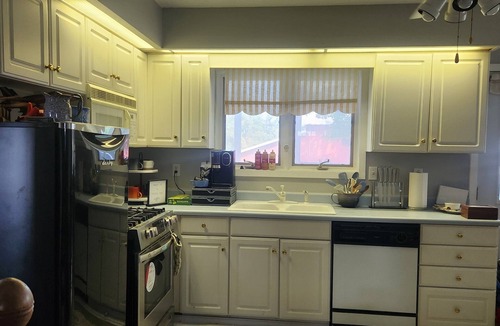Smithshire House | Relaxing farmhouse located near Rozetta, Illinois. Can sleep up to 8 people.