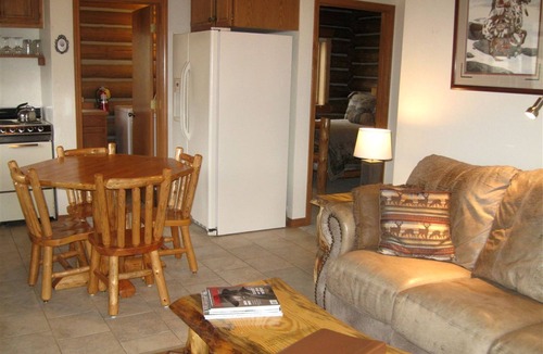 Darby House | Relaxing Glamping Vacation: Fantastic Log Cabin with a Hot Tub in Darby, MT