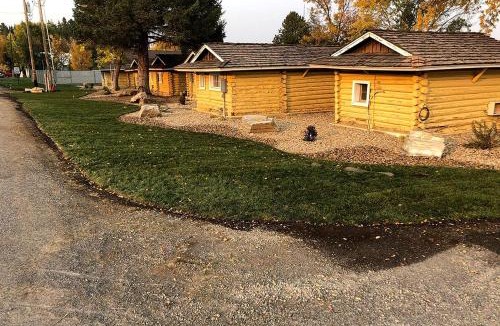 Ashton House | Relaxing Log Cabin for a Memorable Couples Getaway near Grand Teton National Park in Idaho