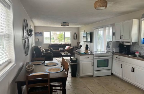 Bendena House | Relaxing Riverfront 2 Bedroom 1 Bathroom Home