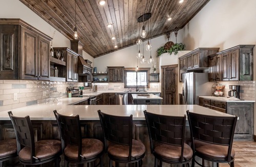 Island Park Cabin | Relaxing spacious 4BR, 4BA home just 12 minutes from Yellowstone. My Yellowstone Retreat