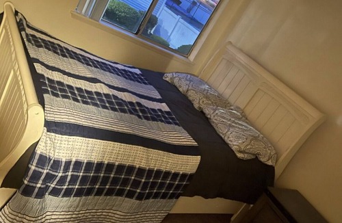 Parkland Apartment | Relaxing two bed room apt near steilacoom park