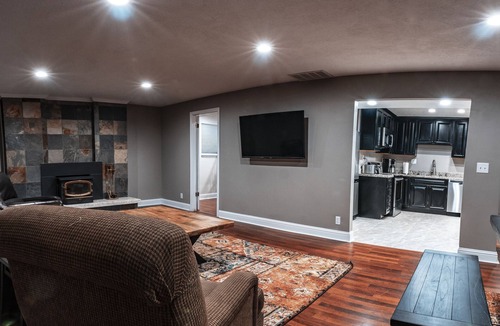 Sandy House | Remodeled 2000 Sq Ft Open Layout 3 bd 1 ba Basement Apt. ★MONTHLY DISCOUNT★