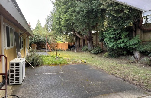 Tukwila House | Remodeled 5BR - 5-Bed, Marble Baths, Near SeaTac Airport. Spacious vacation home