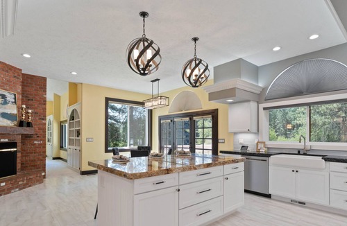 Colbert House | Remodeled & beautifully furnished Georgian Colonial. Service pet friendly!