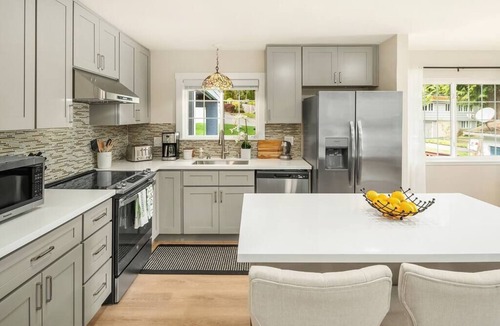 Lake Hills House | Remodeled Bellevue Family home w AC close to everything