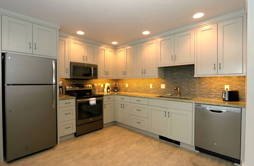 McCall Apartment | Remodeled Lakefront Studio with Beach Access and Seasonal Community Pool