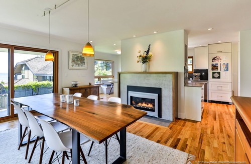Richmond Highlands House | Remodeled mid-century view home close to Seattle