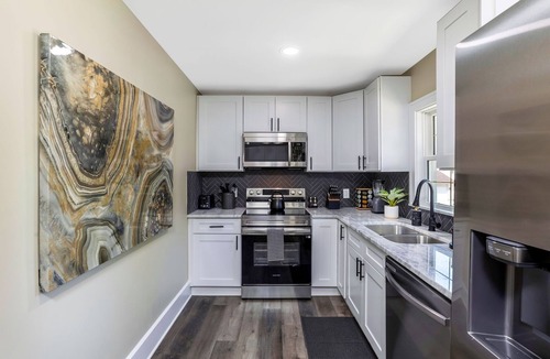 Central Clintonville House | Remodeled second-floor home in Columbus' central Clintonville - close to it all!