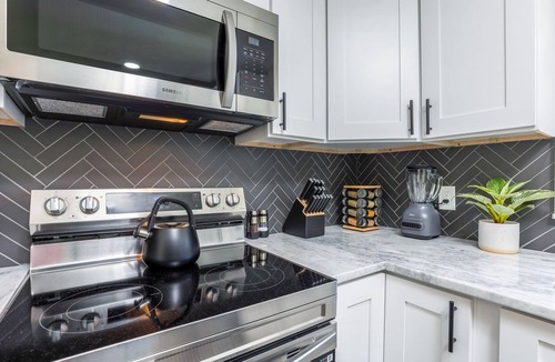 Central Clintonville House | Remodeled second-floor home in Columbus' central Clintonville - close to it all!