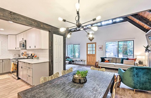 Skykomish Cabin | Remodeled Skykomish Escape w/ Loft + Hot Tub!