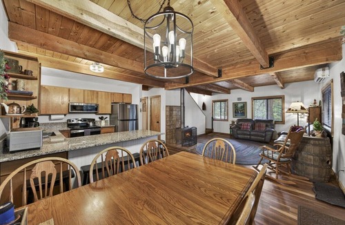 Cascade Cabin | Remodeled Woodsy Cabin w/Hot Tub & Relaxing Deck
