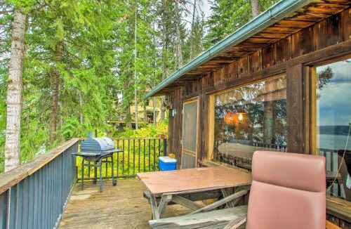 Worley House | Remote Escape: Serene Lakeside Cabin w/Beach
