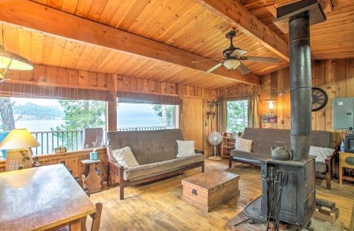Worley House | Remote Escape: Serene Lakeside Cabin w/Beach