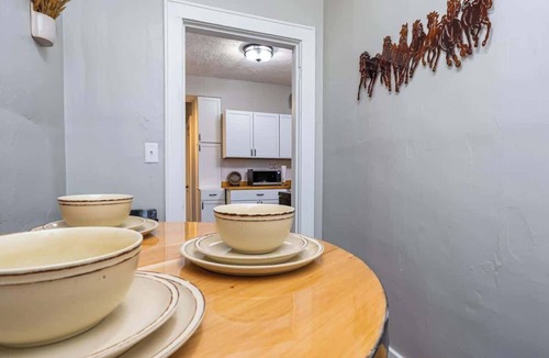 Downtown Condo | Remote Ready I 2 BR 1 BA