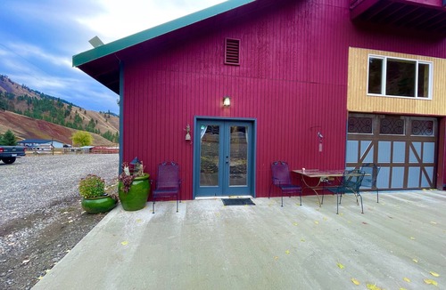 Cashmere Apartment | Rendezvous Ranch horse training, month rental only