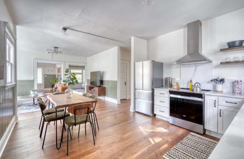Belmont Apartment | Renewed Classic 2BR - 95 WalkScore