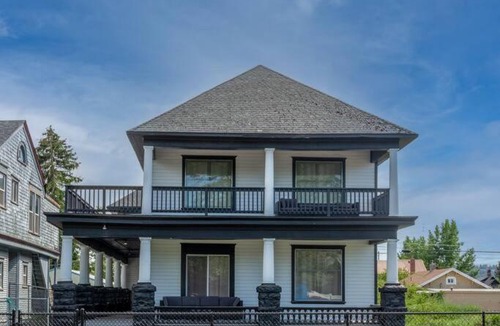West Central Apartment | Renovated 1 Bed 1 Bath KING BED Near Downtown