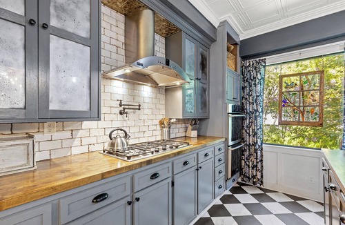 Cascade House | Renovated 1900's Historic Home with Modern Amenities - perfect for getaways