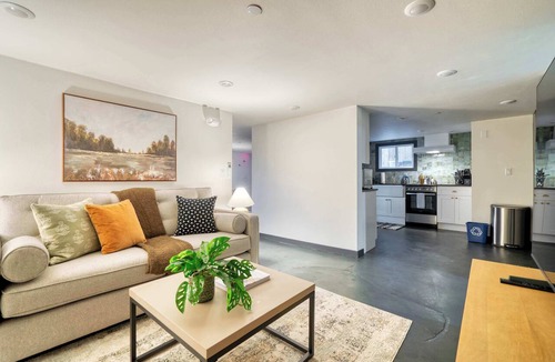 Nob Hill Apartment | Renovated 2BR Garden Suite Steps to NW 23rd
