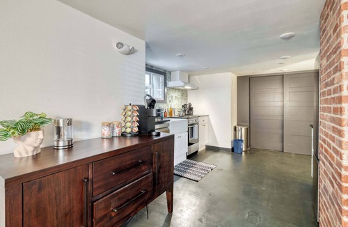 Nob Hill Apartment | Renovated 2BR Garden Suite Steps to NW 23rd