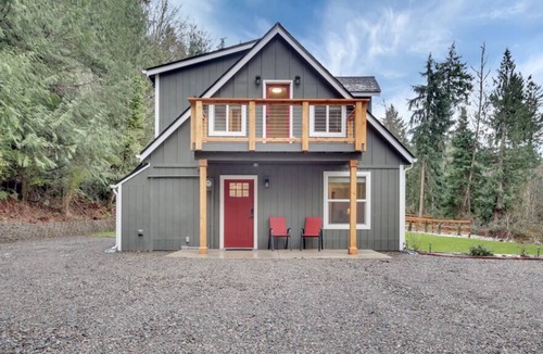 Buckley Cabin | Renovated cabin in the woods!