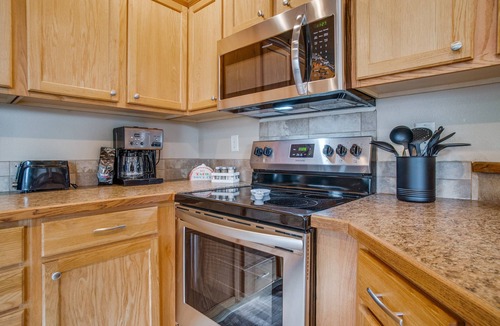 West Valley House | Renovated~Great Location~Pets Welcome~Fast WIFI