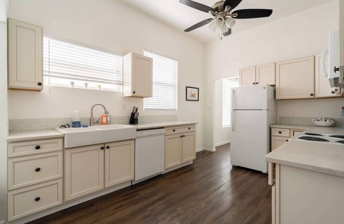 Hosford-Abernethy House | Renovated Home Great Location 3BR Sleeps 6