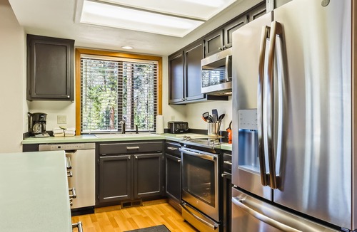 Sunriver House | Renovated Lodge with Private Hot Tub, SHARC Passes, and Shared Pool - Dogs OK
