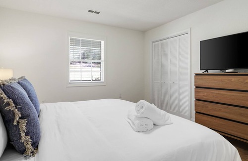 Dial House | Renovated~Mountain Escape~Hot Tub~Family Fun