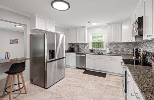 Covington House | Renovated Private Cottage w/Hot Tub! Covington, TN