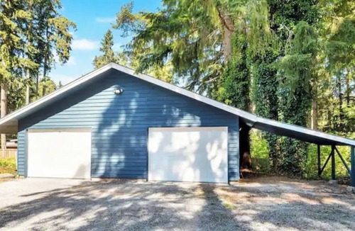 East Renton Highlands House | Renton 1 Bed Rambler in Maplewood on 3/4 acre