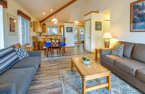 Klamath Falls House | Resort-Style Klamath Falls Home, Golf Course View!