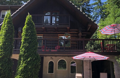 Indianola Cabin | Rest, relax and recharge at this amazing log cabin