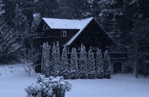 Indianola Cabin | Rest, relax and recharge at this amazing log cabin