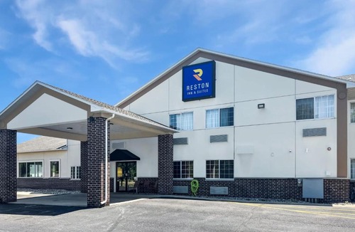 Spencer Hotel | Reston Inn & Suites
