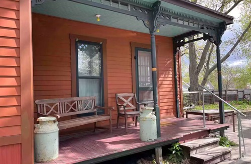 Capitol Park House | Restored Victorian, Walk & Bike