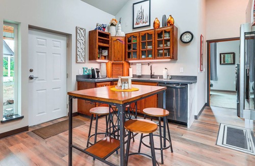 Medical Lake Condo | Retreat with Indoor Swim Spa, Access to Clear Lake