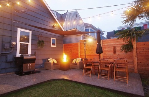 North End House | ★ Retro 6th Ave 2br. Patio oasis. Epic Tiki room