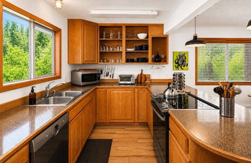 Leavenworth House | Retro | Hot Tub | Dogs OK | Community Beach | BBQ