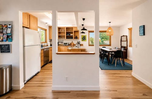 Leavenworth House | Retro | Hot Tub | Dogs OK | Community Beach | BBQ