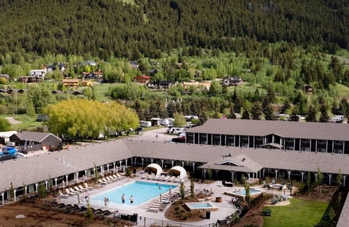 Jackson House | Retro Lodge Perfect for Families w/Fire Pits in Jackson Hole - 4 Units