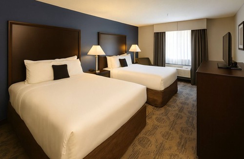 Sequim Hotel | Reunions & Getaways! Free Parking, Indoor Pool, Hot Tub & Spa, Nearby Casino!