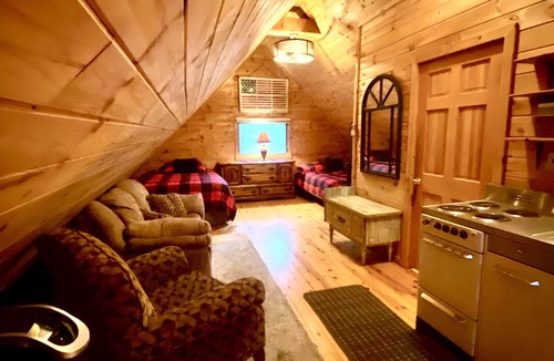 Paradise Cabin | Riders Paradise. Bunkhouse within seconds of the trail on all season road.