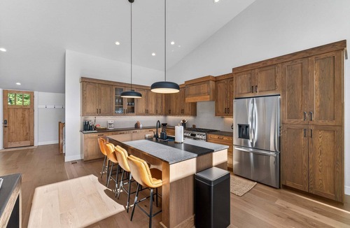McCall House | Ridge House- new home, sleeps 16, quiet neighborhood-, hot tub, trailer parking, pet friendly