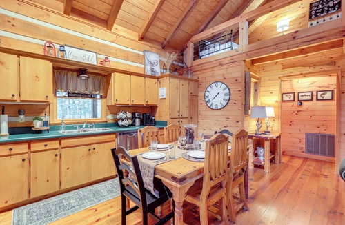 Dial Cottage | Ridgetop Cabin in Blue Ridge! Wraparound Porch!