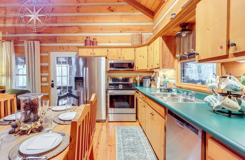 Dial Cottage | Ridgetop Cabin in Blue Ridge! Wraparound Porch!