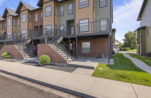 South Richland House | Right on the Columbia River.